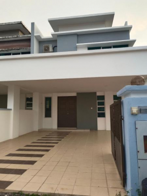 8Pax comfortable setia residen